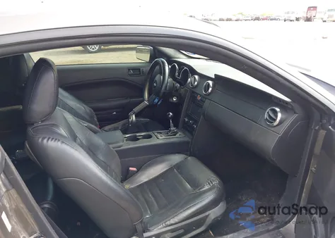 2005 Ford Mustang Gt Deluxe/Gt Premium from USA, damaged, VIN 1ZVFT82H155236134